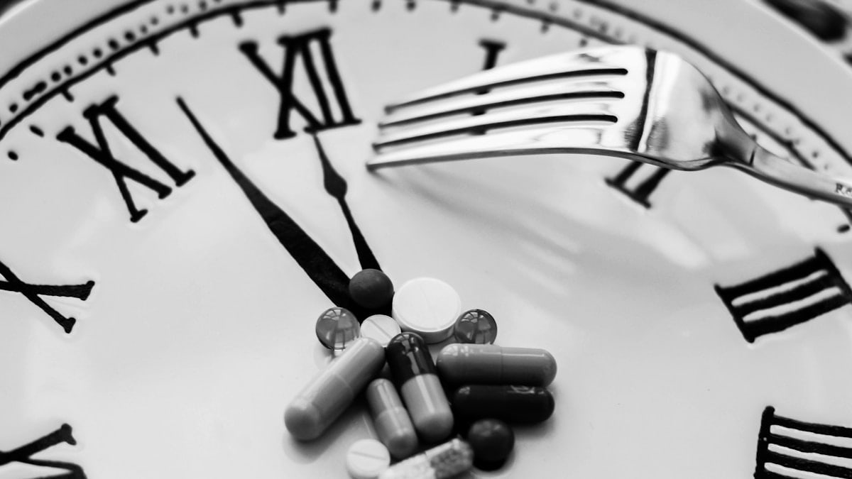 white round analog wall clock